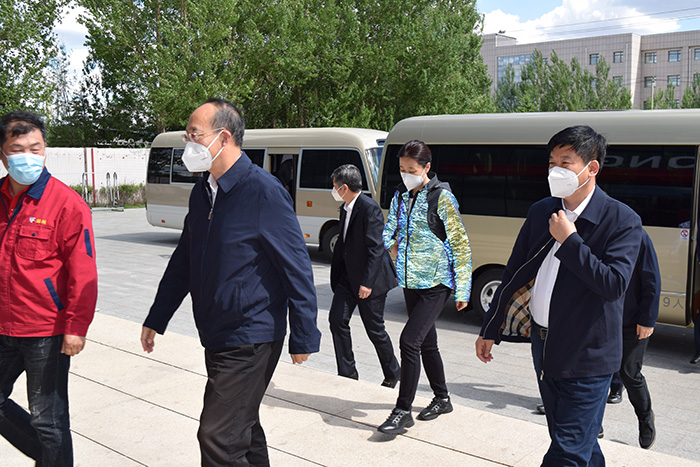 吉林省委常委、常务副省长吴靖平莅临鹏鸿生产基地督导调研